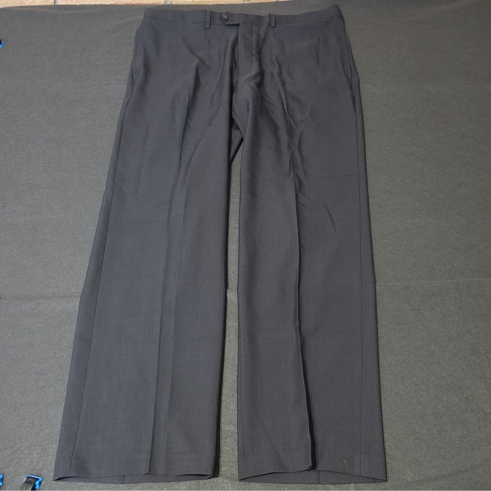 Haggar Men's Classic Fit Gray Dress Pants Flat Front Straight Leg 38W Stretch